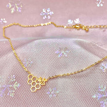 Load image into Gallery viewer, Lilly Gold Necklace
